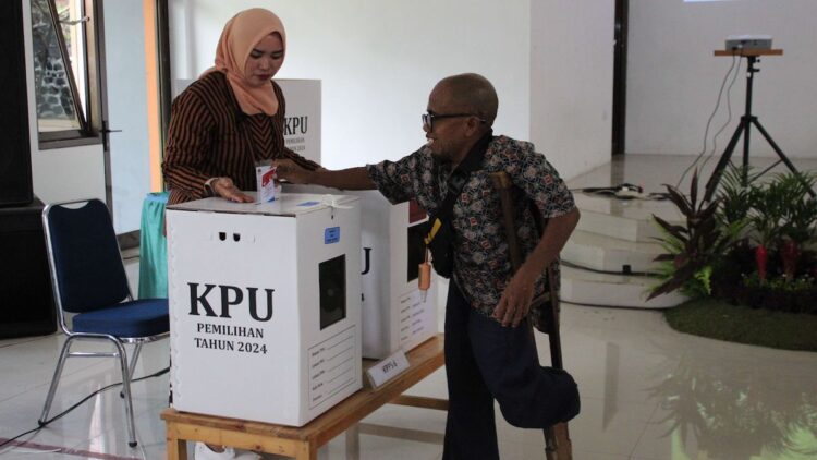 Pilkada Sumbar 2024 Dinilai Ramah bagi Pemilih Disabilitas 1 ilustrasi pemilih disabilitas. (dok. istimewa)