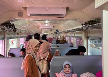 Penumpang kereta api di Padang. (dok. Humas)