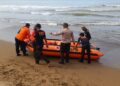 Mandi di Pantai Pasir Jambak, Seorang Remaja Dilaporkan Tenggelam 3 Persiapan BPBD dan tim gabungan melakukan pencarian remaja tenggelam di Pantai Pasir Jambak. (dok. istimewa)