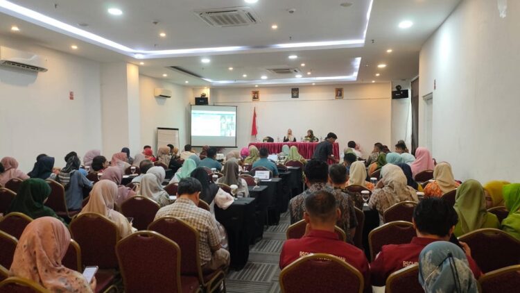 Rumah Sakit di Padang Wajib Penuhi Standar KRIS Kemenkes pada Tahun 2025 1 Pertemuan Kabid Yankes Dinkes Padang dengan 27 perwakilan rumah sakit di Padang. (dok. istimewa)