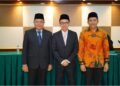 Rektor Kembalikan Jabatan Khairul Fahmi Jadi WR II Unand Usai Menang di PTUN 2 Rektor Unand Eva Yonnedi bersama Khairul Fahmi (WR 2 lama) dan Hefrizal Handra (WR 2 baru) usai selesainya kasus PTUN. (dok. istimewa)