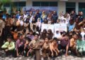 PT Semen Padang Salurkan Bantuan Beasiswa dan Perlengkapan Sekolah untuk Pelajar di Kota Dumai 2 Semen Padang serahkan bantuan pendidikan di Dumai. (dok. Humas)