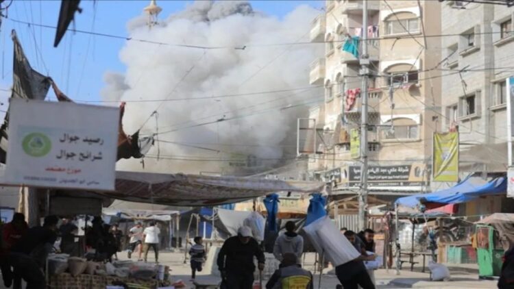 Serangan Udara Israel di Beirut Sasar Pemimpin Senior Hizbullah 1 Brigade Al-Qassam, sayap militer kelompok perjuangan Palestina, Hamas, pada Sabtu (23/11/2024) mengumumkan seorang sandera wanita asal Israel tewas akibat serangan tentara Israel di Jalur Gaza bagian utara. /ANTARA/Anadolu/py