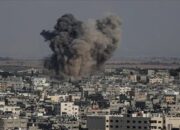 Israel terus Gempur Rumah Sakit hingga Kamp Pengungsi di Gaza Utara