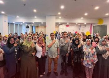 Pemilih Perempuan Dominasi DPT, Jadi Pilar Demokrasi Pilkada 2024 19 Sosialisasi KPU Sumbar dengan pemilih perempuan di Padang. (dok. istimewa)