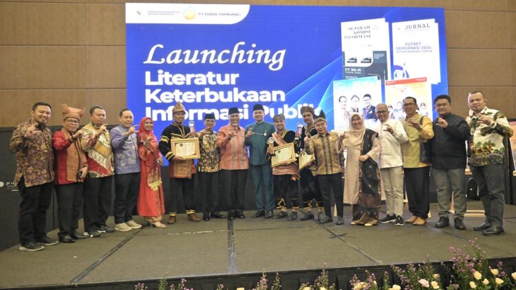 Tiga Nagari di Sumbar Raih Penghargaan Keterbukaan Informasi Publik 1 Tiga nagari di Sumbar raih penghargaan keterbukaan informasi publik. (dok. istimewa)