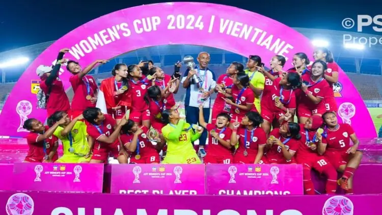 Timnas Putri Juara Piala AFF 2024 usai Kalahkan Kamboja 3-1 1 Tim nasional putri Indonesia menjuarai Piala AFF Putri 2024 setelah menundukkan Kamboja dengan skor 3-1 pada laga final yang digelar di Stadion Nasional New Laos, Vientiane, Kamis (5/12/2024). (ANTARA/HO-PSSI)