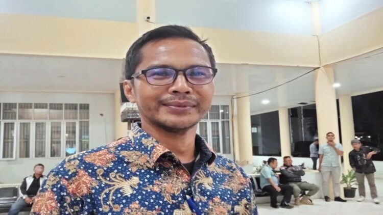 Pemkab Solok Selatan Dorong UMKM Lakukan Pemasaran Digital 1 Kepala Dinas Perindustrian, Perdagangan, Koperasi dan UKM Solok Selatan Akmal Hamdi. (Antara)