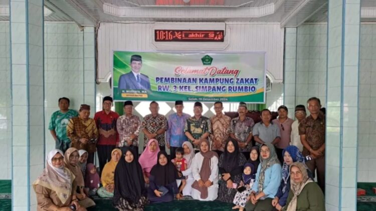 Kemenag Solok Bina Kampung Zakat Simpang Rumbio 1 Kemenag Kota Solok saat melakukan pembinaan kampung zakat di Kelurahan Simpang Rumbio, Kota Solok, Sumatera Barat. ANTARA/HO-Diskominfo Solok.