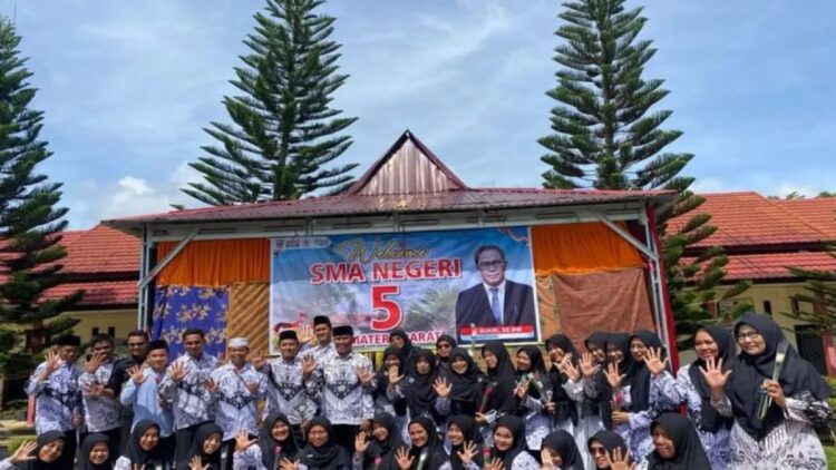 Nomenklatur SMA Unggul Dharmasraya diubah menjadi SMA N 5 Sumbar berbasis asrama. (ANTARA/HO-Syukri)