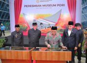 Gubernur Mahyeldi Dampingi Menbud Fadli Zon Saat Resmikan Museum PDRI