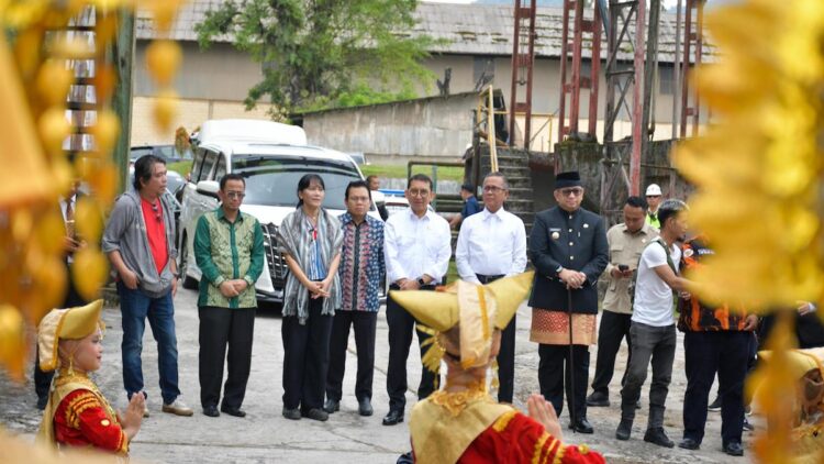 Fadli Zon Dorong Pabrik Indarung I Jadi Ruang Kreatif Seni dan Budaya 1 Fadli Zon kunjungi Indarung 1 Semen Padang. (dok. Humas)