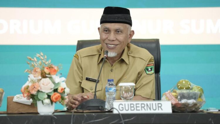 Gubernur Sumbar, Mahyeldi Ansharullah beri sambutan jelang penyerahan DBH ke Kabupaten/Kota di Sumbar. (dok. adpsb)