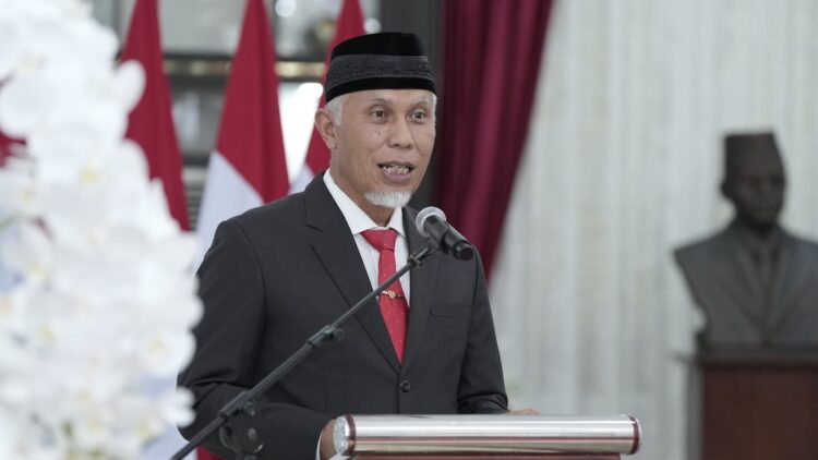 Gubernur Mahyeldi Sarankan Peningkatan Kompetensi dalam Upaya Menjangkau Pekerja Sektor Informal 1 Gubernur Mahyeldi berbicara dihadapan agen Perisai Sumbar. (dok. adpsb)