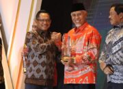 Pemprov Sumbar Raih Penghargaan Terbaik Nasional Bidang Pelayanan Publik dari Kemendagri