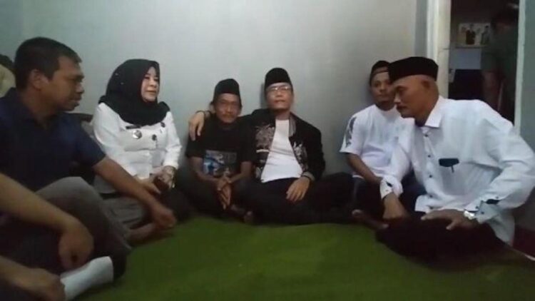 Usai Dihujat se-Indonesia, Gus Miftah Akhirnya Minta Maaf ke Penjual Es Teh 1 Gus Miftah minta maaf ke penjual es teh. (dok. istimewa)