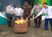 Sudah tak Berlaku, Kemenag Pasaman Musnahkan Ribuan Duplikat Buku Nikah
