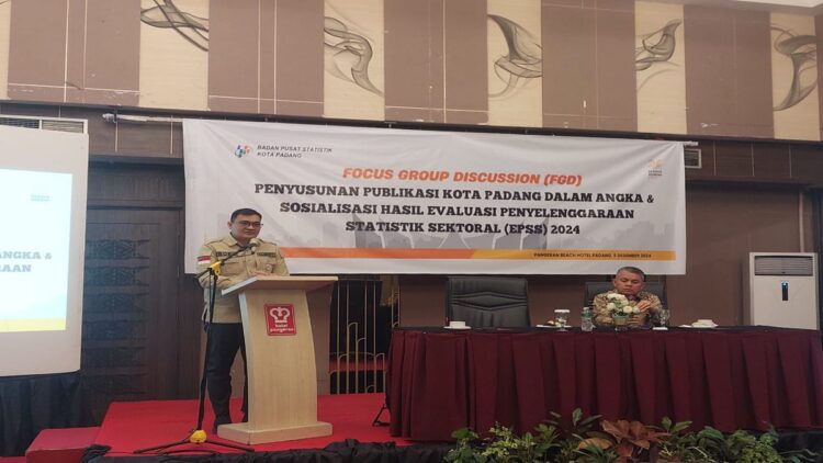 Badan Pusat Statistik (BPS) Kota Padang bekerja sama dengan Pemerintah Kota (Pemko) Padang menyelenggarakan Focus Group Discussion (FGD) penyusunan publikasi Kota Padang dalam Angka 2024. (Foto: Dok. MC Padang)