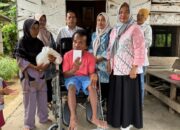 Andre Rosiade Kirim Kursi Roda untuk Pemuda Penderita Polio di Kambang, Pessel