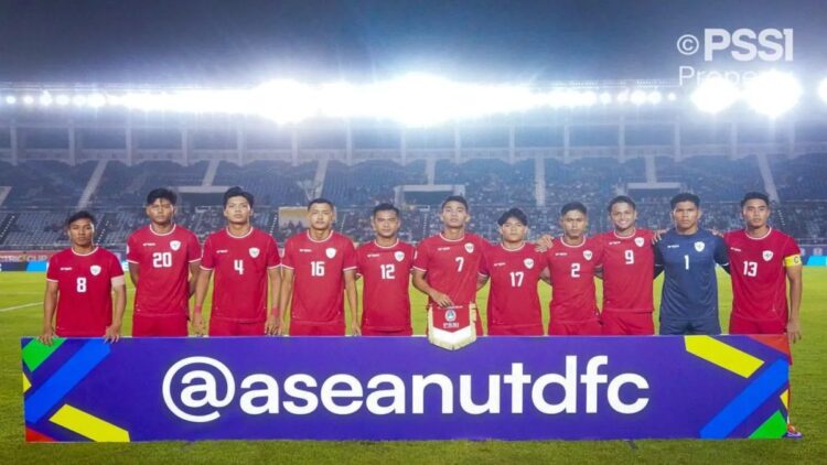 Pemain timnas Indonesia berpose sebelum pertandingan pertama ASEAN Cup 2024 melawan Myanmar di Stadion Thuwunna, Yangon, Senin (9/12/2024). Pertandingan ini dimenangkan oleh Indonesia dengan skor 1-0. (ANTARA/HO-PSSI)