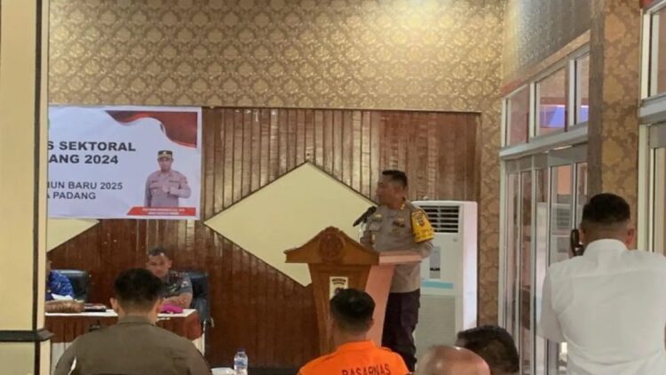 Polresta Padang Sinergi dengan Berbagai Pihak Amankan Nataru 1 Polresta Padang siapkan pengamanan momen Natal dan tahun baru. (Antara)