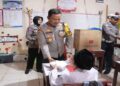 Polres Pasaman Barat Bagikan Ratusan Paket Makanan Bergizi Gratis untuk Murid SD