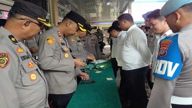 Polresta Padang lakukan pengecekan senjata api personel. (Foto: Ist)
