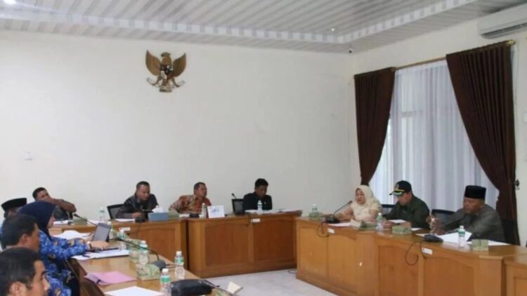 Komisi II DPRD Agam sedang rapat kerja dengan OPD Pemkab Agam. Dok HO/Humas DPRD Agam