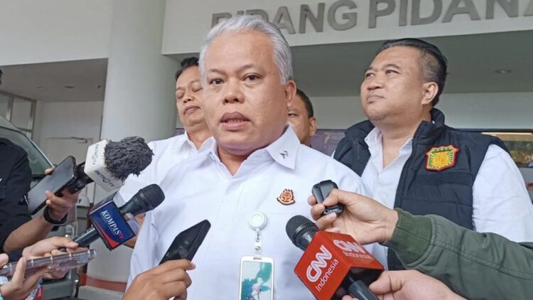 Kepala Pusat Penerangan Hukum (Kapuspenkum) Kejaksaan Agung Harli Siregar memberi keterangan kepada media di Jakarta, Kamis (5/12/2024). ANTARA/Khaerul Izan.