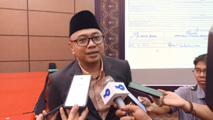 KPU Padang: Hasil Rekapitulasi Suara Pilkada 2024 Bisa Dicek di Situs KPU 1 Ketua Komisi Pemilihan Umum (KPU) Kota Padang Dorri Putra. (Foto: MC Padang)