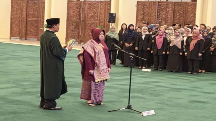 Siti Fauziah, Perempuan Pertama Jabat Sekjen MPR 1 Pelantikan dan pengambilan sumpah Siti Fauziah sebagai Sekretaris Jenderal (Sekjen) MPR RI, di Kompleks Parlemen, Senayan, Jakarta (9/12/2024). (ANTARA/Melalusa Susthira K.)