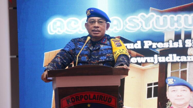 Hadiri HUT Polairud 2024 di Padang, Kapolda Sumbar Ingatkan tentang Potensi Konflik Pilkada 1 Kapolda Sumbar Irjen Pol Suharyono di acara HUTPolairud. (dok. Bidhumas)
