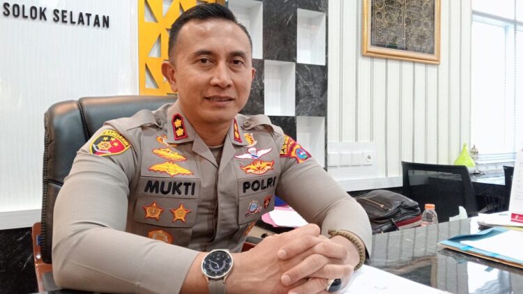 Kapolres Solok Selatan Diganti, Buntut dari Insiden Polisi Tembak Polisi? 1 Kapolres Solok Selatan, AKBP Arief Mukti. (dok. istimewa)