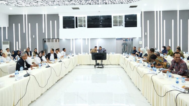 Menteri Nusron Wahid rapat dengan petinggi BUMN bahas isu strategis Nasional. (dok. atr/bpn)