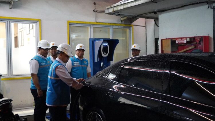 PLN Sumbar Pastikan SPKLU Andal di Jalur Mudik dan Destinasi Wisata 1 PLN UID Sumbar siapkan SPKLU untuk kelancaran Nataru. (dok. PLN)