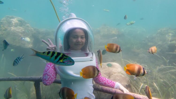 Paket Wisata Bawah Laut, Seawalker Bali Murah 1 foto: flickr.com