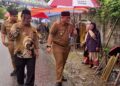 Pj Wali Kota Padang melihat tradisi malamang di Limau Manis Selatan. (dok. infopublik)