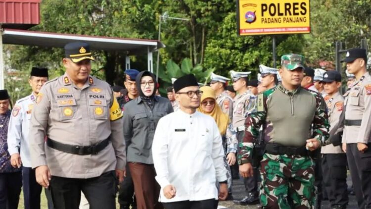 Libatkan 130 personel, Polres Padangpanjang siap laksanakan Nataru dengan Ops Lilin Singgalang 2024. (ANTARA/ Isril Naidi)