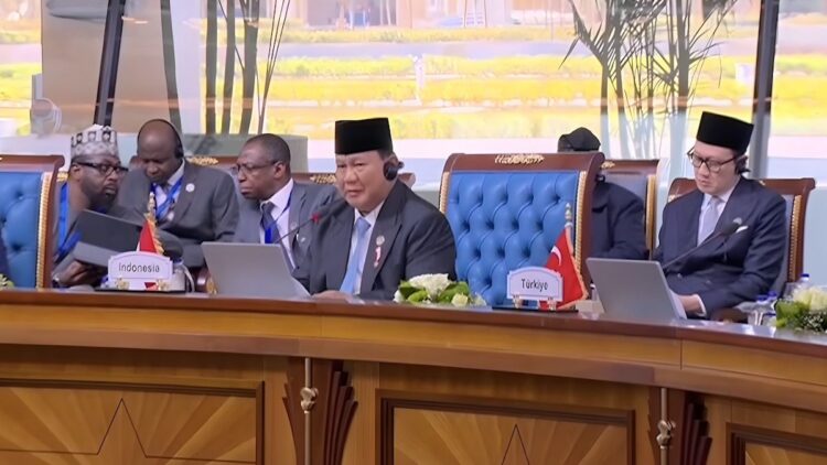 Presiden Prabowo Ajak Negara D-8 Kuat Bersama untuk Bela Palestina 1 Presiden Prabowo saat berbicara pada KTT D-8 di Mesir. (dok. PCO RI)