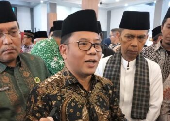 Direktur Jenderal pada Direktorat Jenderal Bimbingan Masyarakat Islam Kementerian Agama, Kamaruddin Amin saat diwawancarai di Padang, Rabu (11/12/2024). (ANTARA/Muhammad Zulfikar)