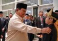 Bangga! Siswa SD di Kairo Sambut Presiden Prabowo Pakai Baju Adat Minang 4 Siswa SD di Kairo sambut Presiden Prabowo pakai baju Minang. (dok. PCO)