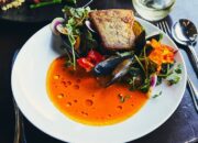 Wayfarer Oyster House: Restoran Seafood Terbaik di Whitehorse, Kanada