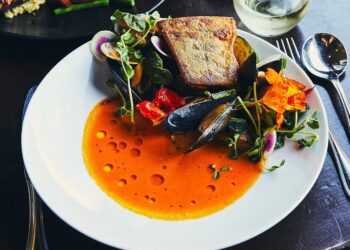 Wayfarer Oyster House: Restoran Seafood Terbaik di Whitehorse, Kanada