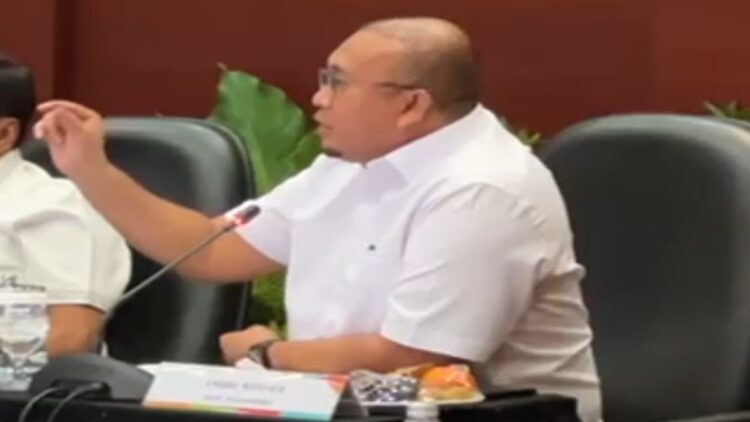Andre Rosiade Apresiasi Dirut Baru Garuda Kurangi Harga Tiket hingga 10% 1 Wakil Ketua Komisi VI DPR Andre Rosiade saat rapat dengar pendapat mengapresiasi pihak Garuda usai menurunkan harga tiket untuk Nataru. (Foto: Dok. Tangkapan layar)