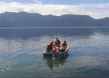 Puluhan Orang Dikerahkan Cari Warga Agam yang Hilang di Danau Maninjau
