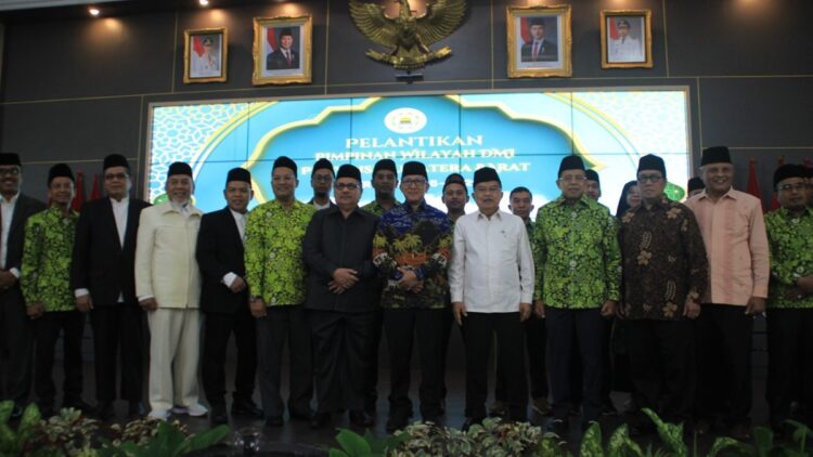 Pj Sekda Sumbar Yozawardi Usama Putra menghadiri pengukuhan pengurus DMI Sumbar. (Foto: Dok. adpsb)