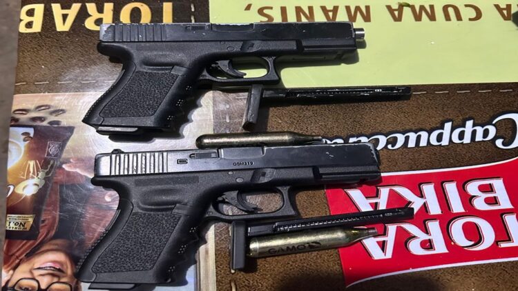 Tangkap Empat Pelaku Pencurian di Padang, Polisi Amankan Dua Airsoft Gun 1 Polresta Padang menangkap empat pelaku pencurian dan mengamankan dua airsoft gun. (Foto: Ist)