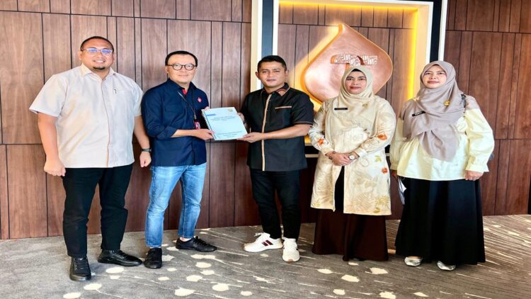 Andre Rosiade mendampingi Bupati Solok terpilih bertemu Dirut Telkomsel. (Foto: Tim AR)