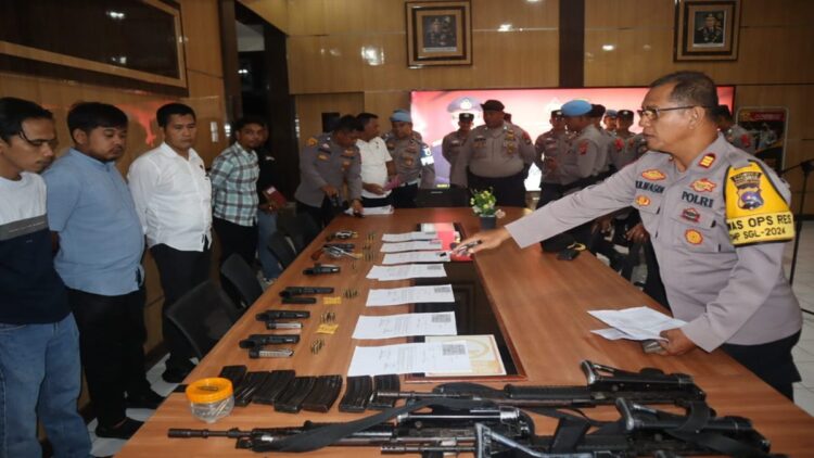 Polres Pariaman melakukan pemeriksaan terhadap seluruh senjata api yang digunakan oleh personelnya. (Foto: Polres Pariaman)