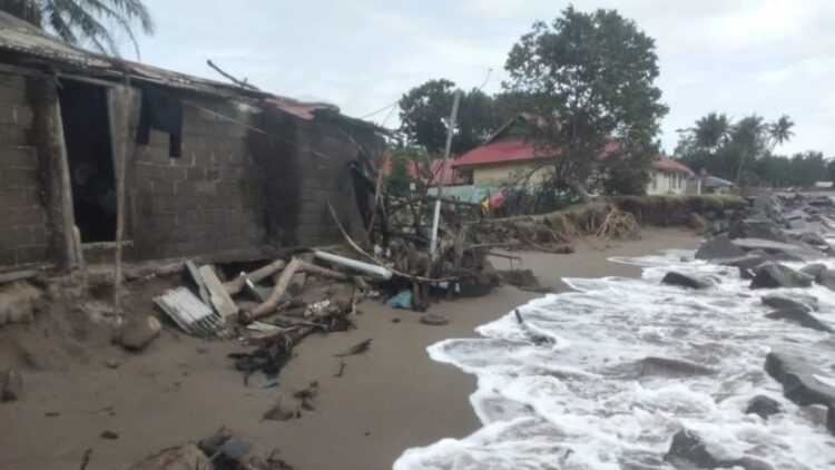 10 Rumah dan Satu SD Terancam Abrasi di Pesisir Selatan 1 abrasi hantam rumah di pessel